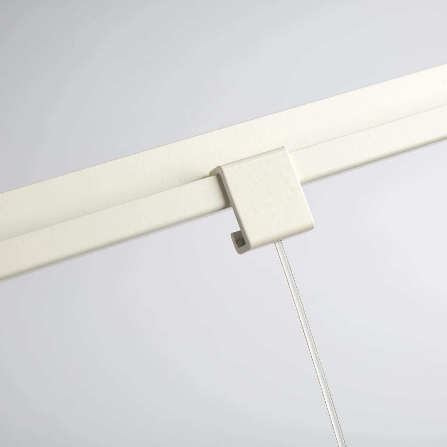 Avanti Standard hanger, white top, with nylon, for J rail Picture